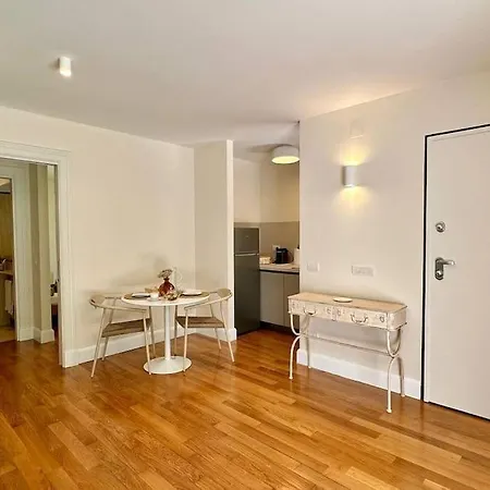 Elegant With Terrace In Balduina Apartment