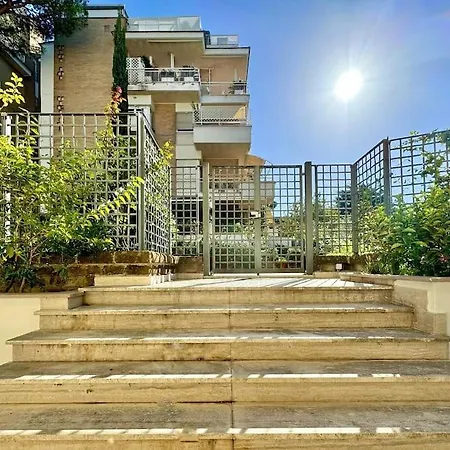 Appartamento Elegant With Terrace In Balduina *